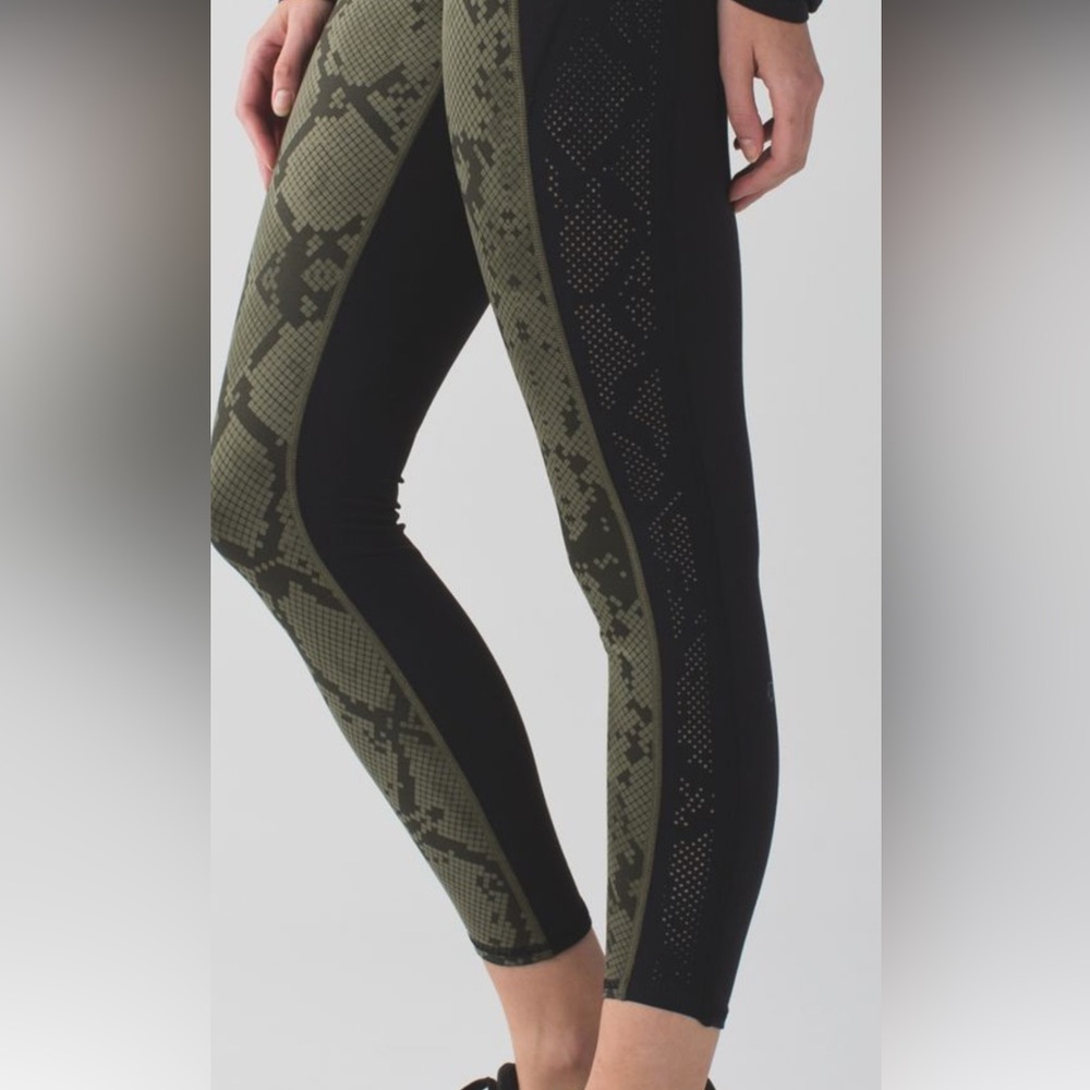 150. Lululemon Beyond Boundaries Pant 25”
Ziggy Snake Butter Pink Black